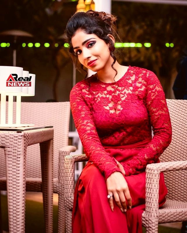 Aayushi Jaiswal Biography, Age, Family & Movies MixIndia(01)