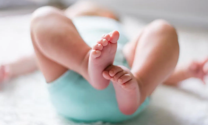 No money to buy drugs;  Father and mother sold their four-month-old and two-year-old babies