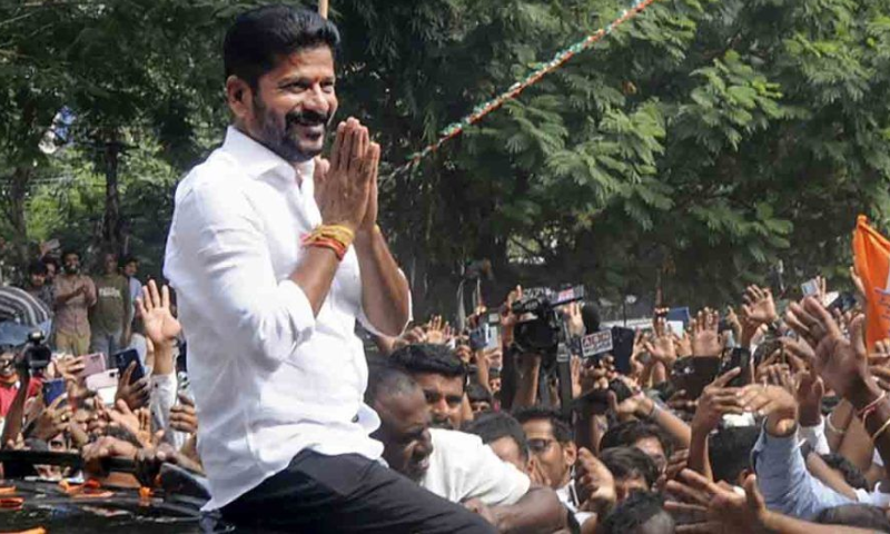 Don't bother people by stopping other vehicles to allow his vehicle to pass;  Telangana Chief Minister Revanth Reddy has reduced the number of escort vehicles