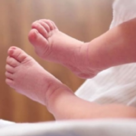 The mother put the baby in the oven, thinking it was a cradle;  A one-month-old baby girl was burned to death