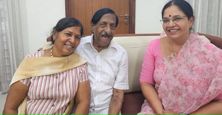 When I said that my sister found out about that today, I looked at Sreeniyatan in surprise, even then Sriniyatan laughed out loud - Bhagyalakshmi revealed the secret that Srinivasan's wife did not know after many years.