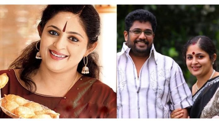 That's why I don't know much about the grief of not having my own mother - Annie reveals