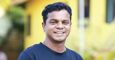 Dharmajan remembers the time he was in jail once in his life, and the audience thinks that it is for a good cause