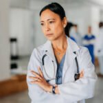 Women doctors should not go out at night. Do not go to isolated, poorly lit or sparsely populated areas