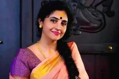 Methil Devika announced the good news and the audience said that wherever she goes, our prayers will be with her