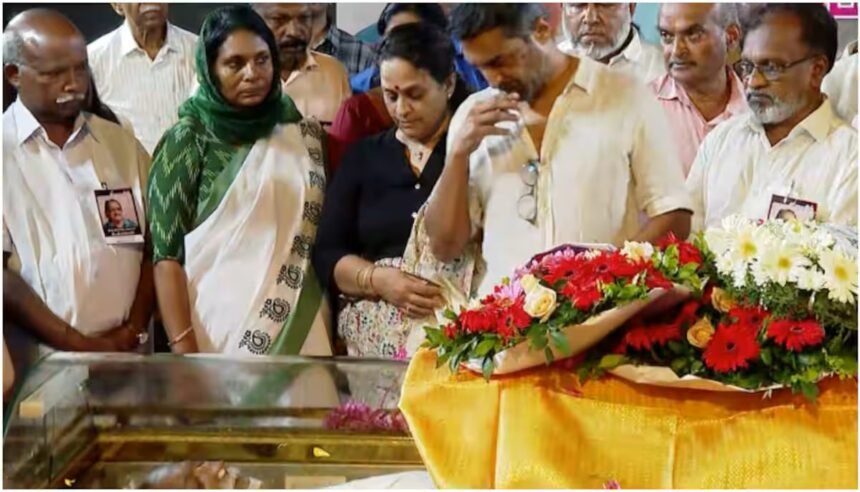 Finally forgetting all the quarrels, they all come together to have one last look at TP Madhavan, and this is why the audience says that one should not be obstinate while alive.